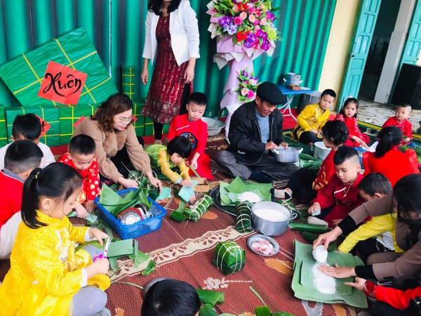 Tổ chức lễ hội mừng xuân tại trường