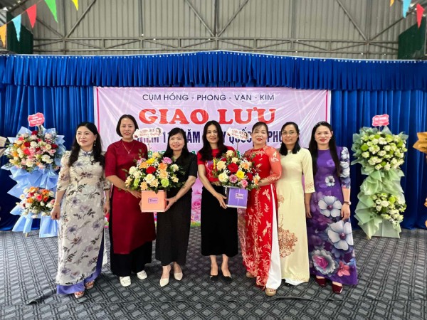 Giao lưu tọa đàm kỷ niệm ngày 8-3 cụm trường Hồng- Phong-Vạn -Kim