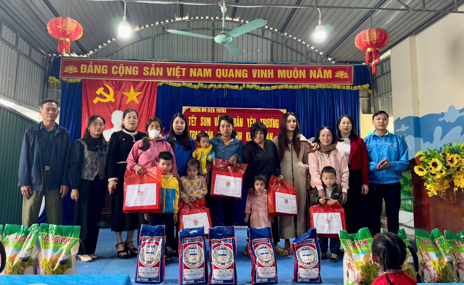 Xuân yêu thương tết chia sẻ năm Ât tỵ 2025