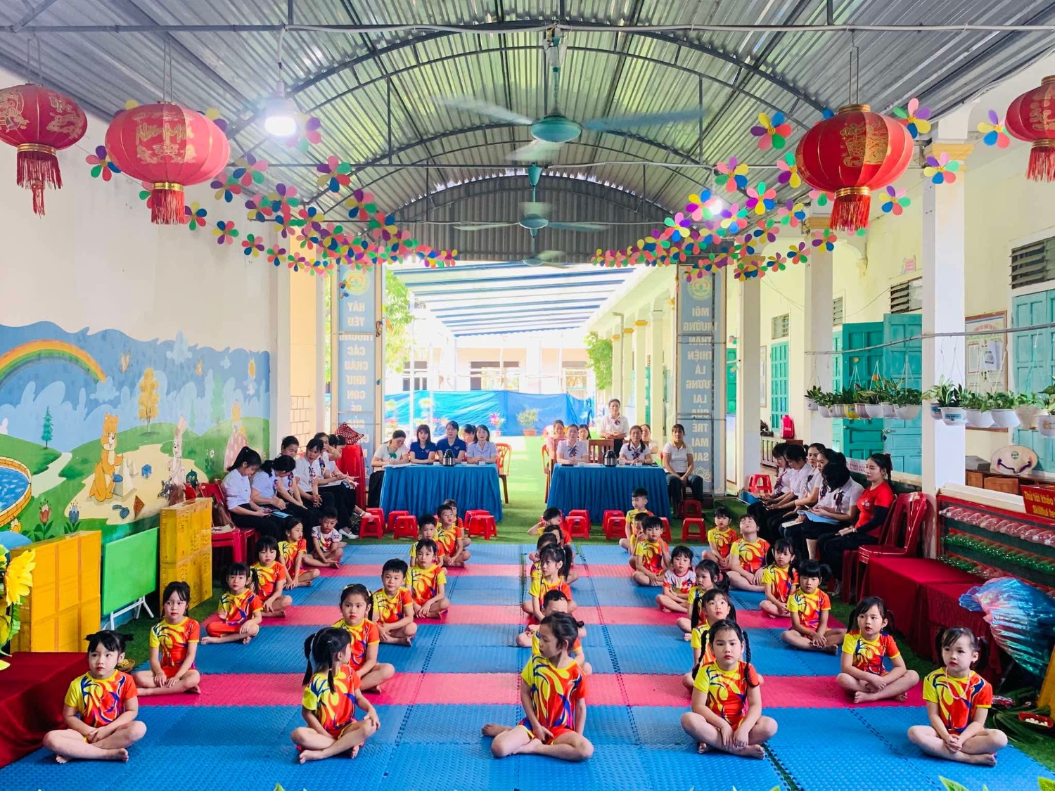 Khối 5 tuổi học erobic