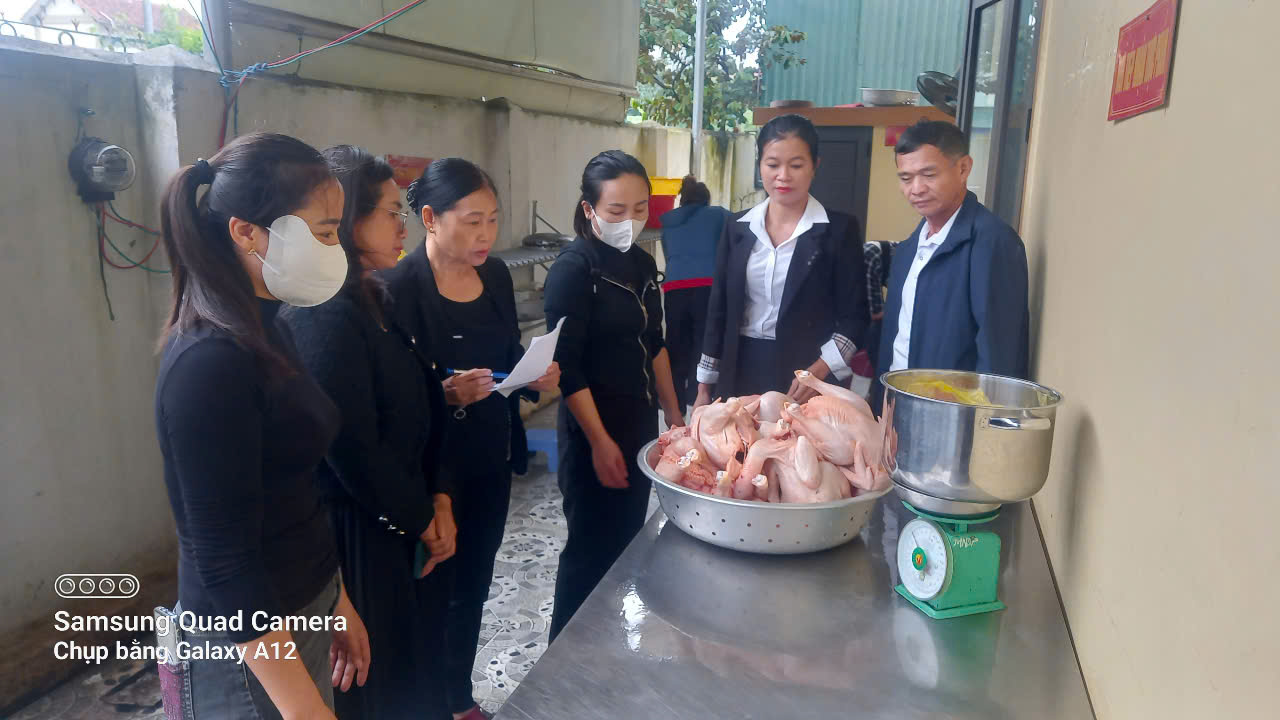 nhà trường và HPH giám sát nhận thực phẩm