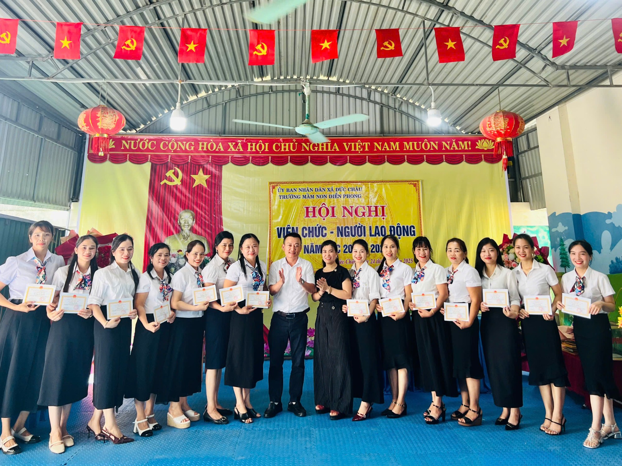 Khen thưởng LĐTT