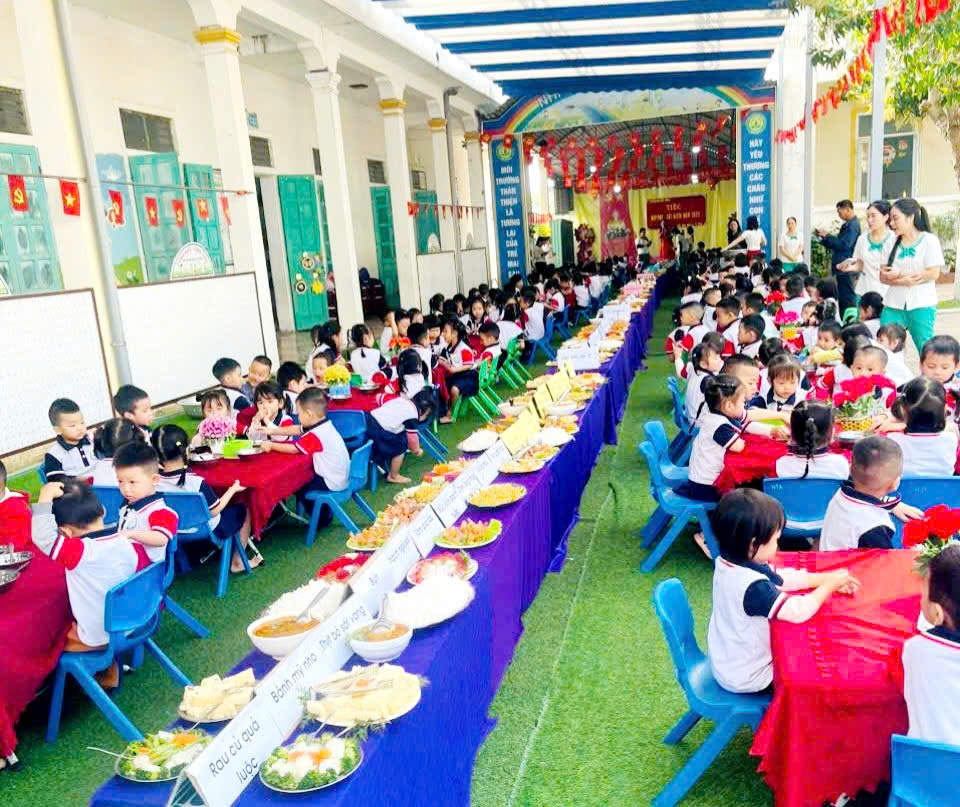 gen n trẻ ăn bupe